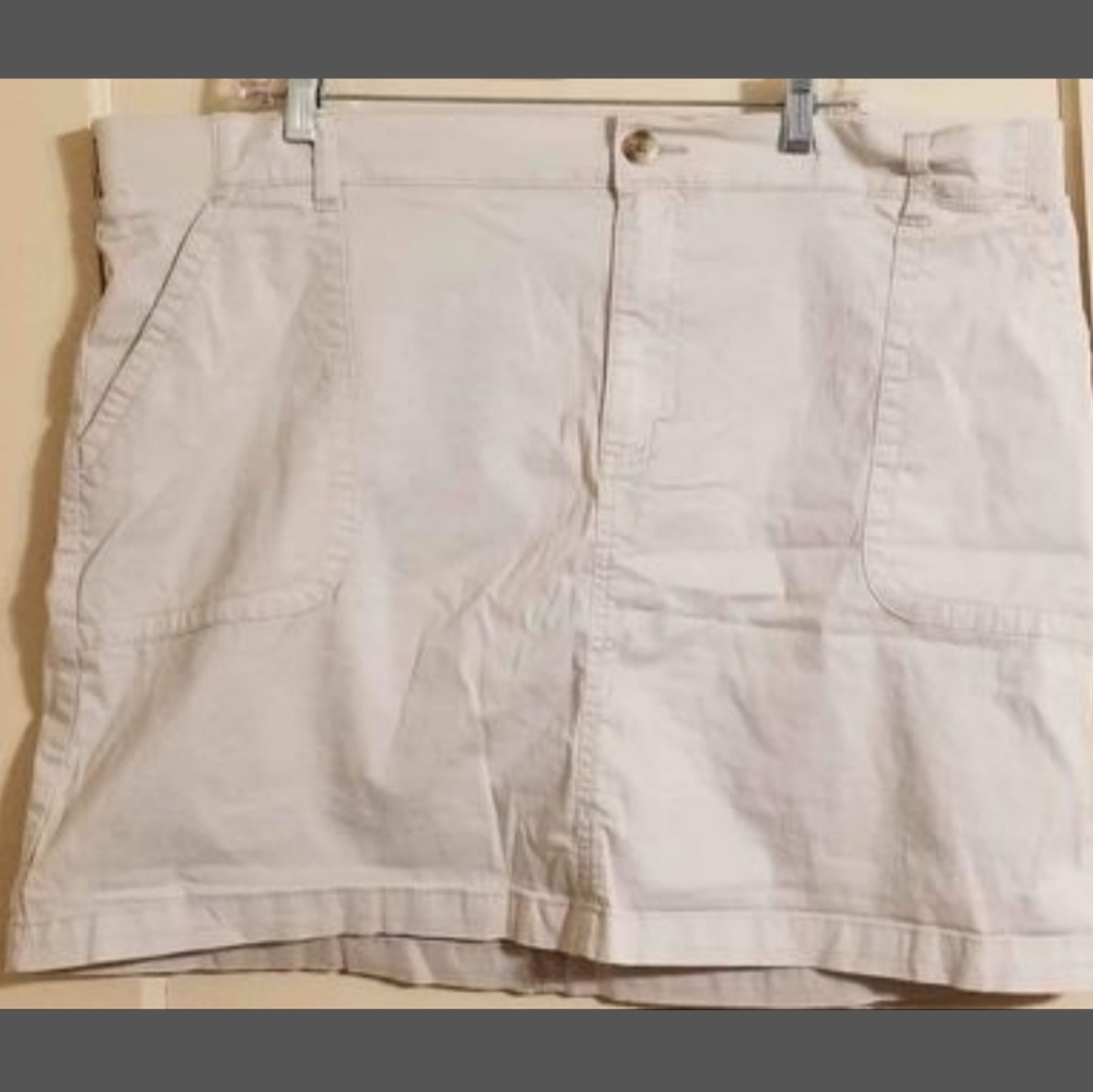 Lee Women's Size 22M Skort Mid Rise Regular Fit Khaki Shorts Rainy Day Beige